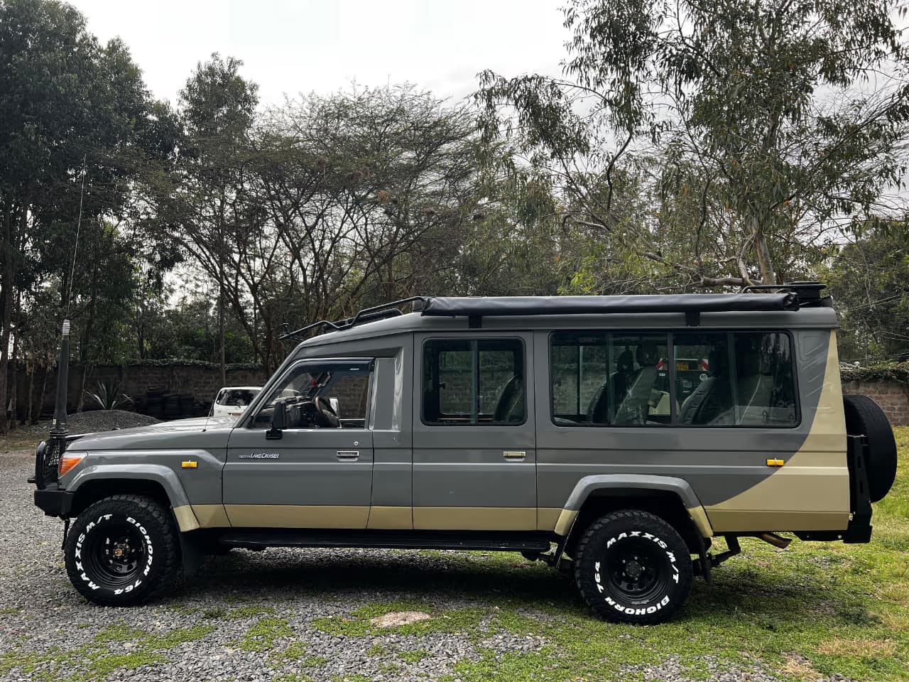 Land Cruiser side view
